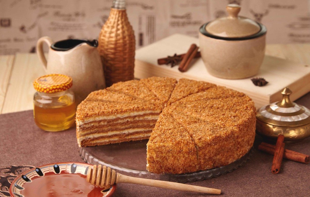 Торт медовик Cheeseberry