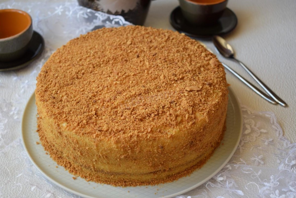 Торт медовик с пчелками