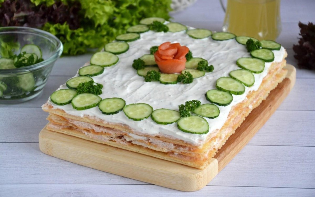 Закусочный торт Наполеон из готовых коржей с курицей