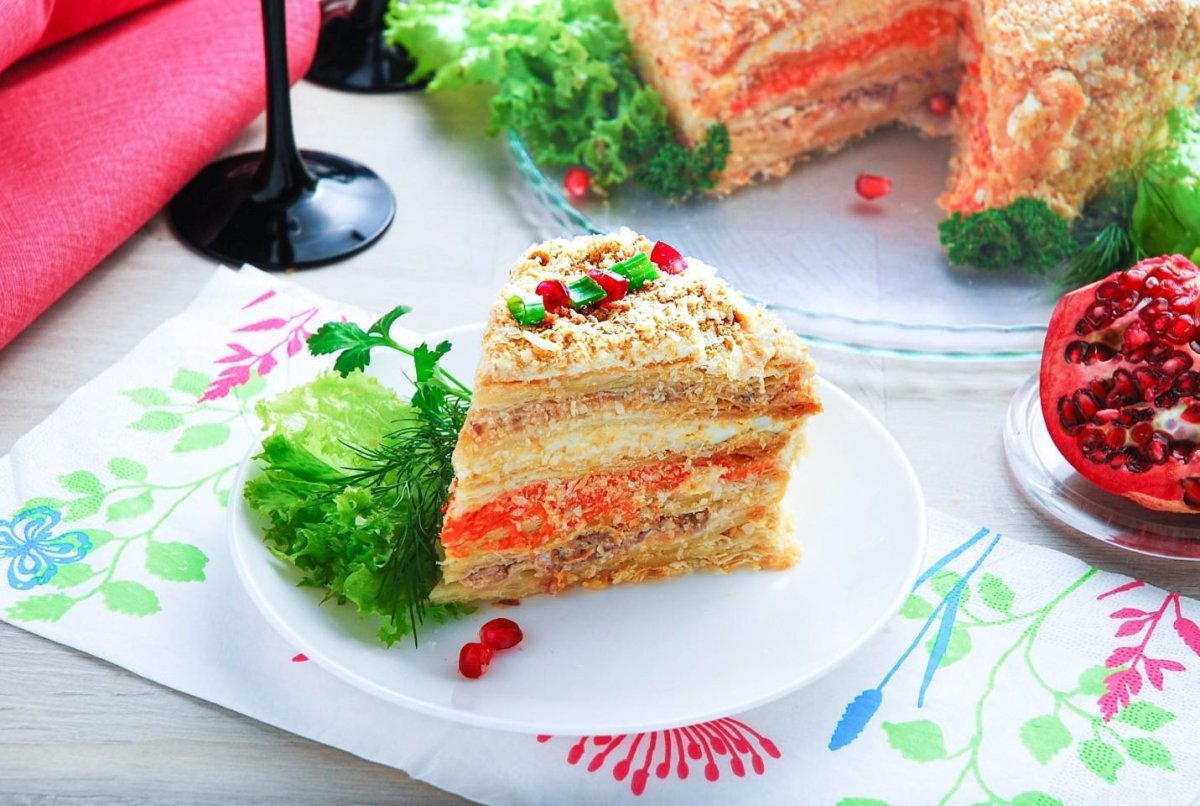 Пирог из коржей с рыбой