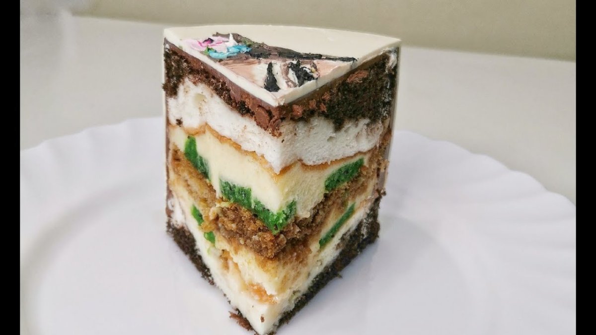 Шикарный двухъярусный торт с короной