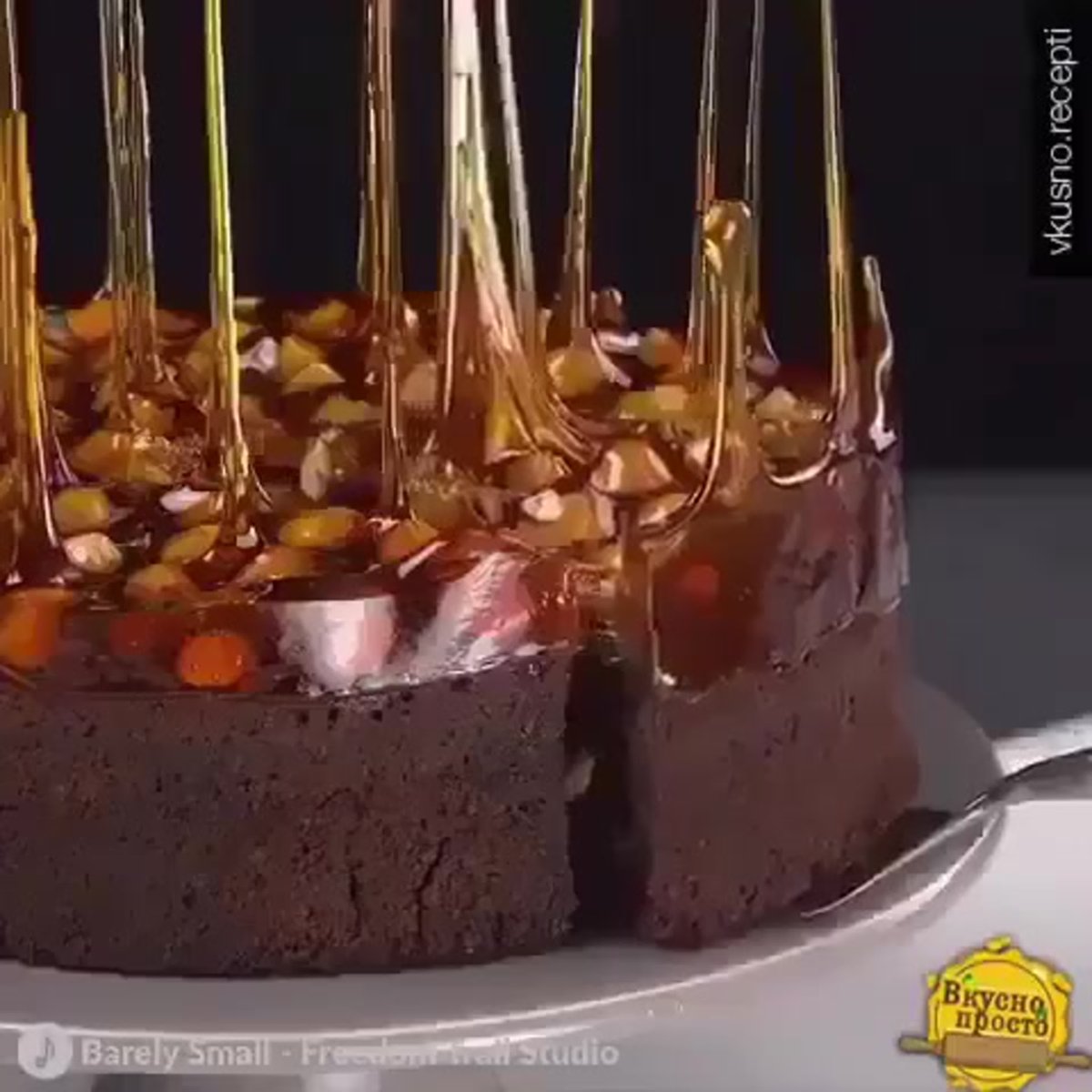 Карамельная корона на торт