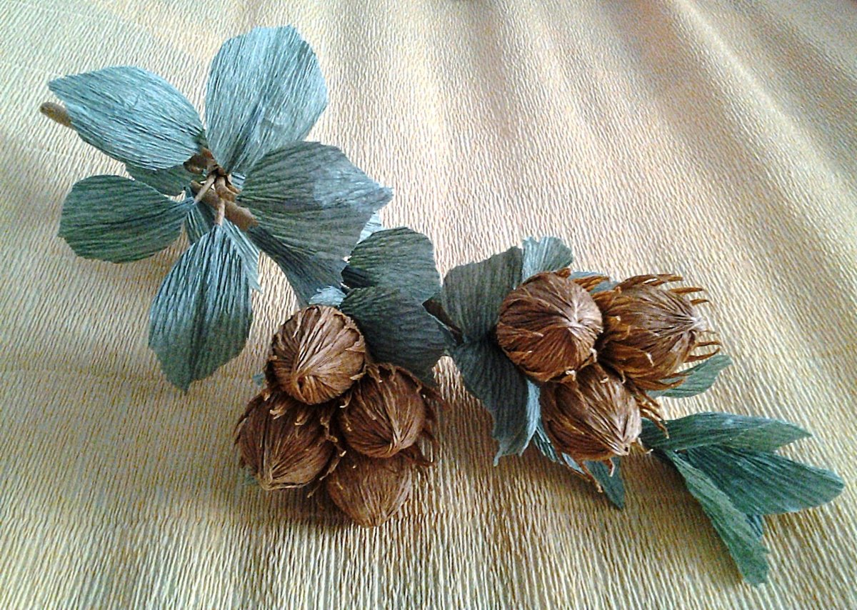 Домик из ореховой скорлупы