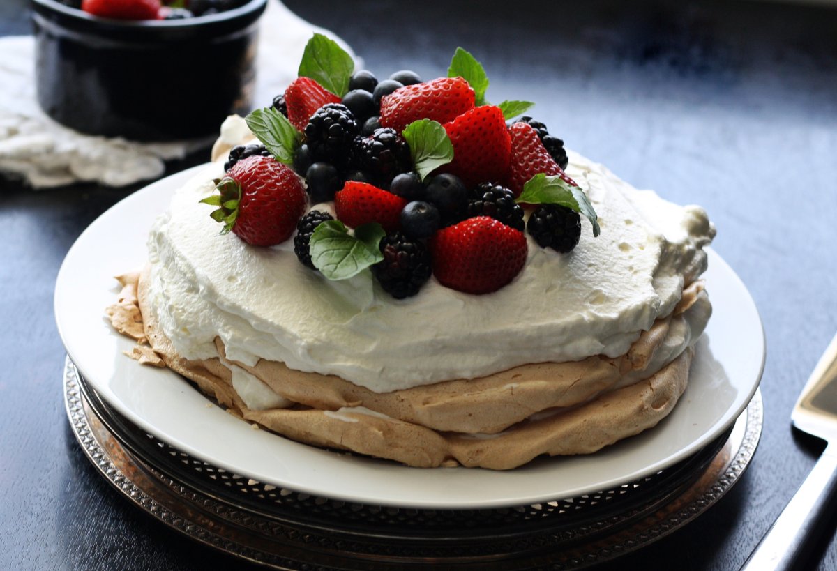 Блинный торт с клубникой
