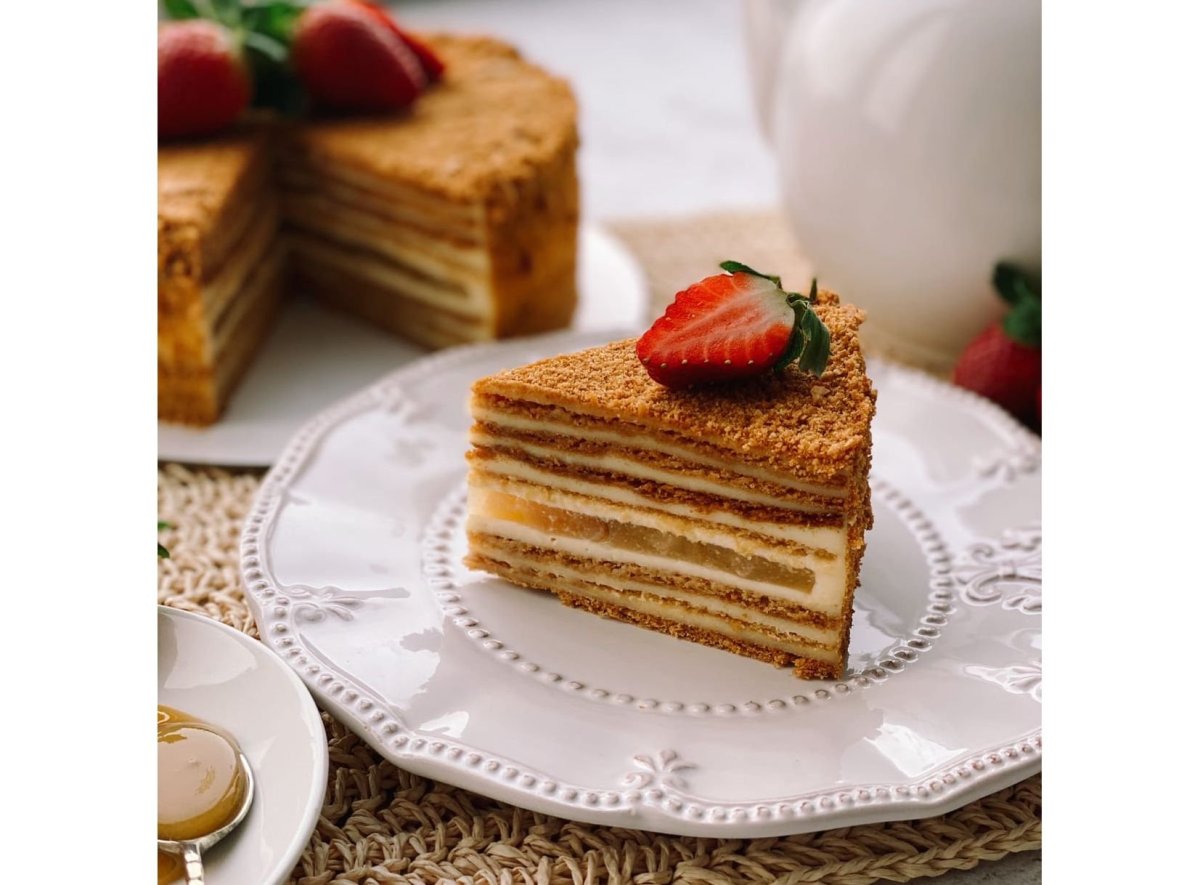 Люда ИЗИ Кук медовик