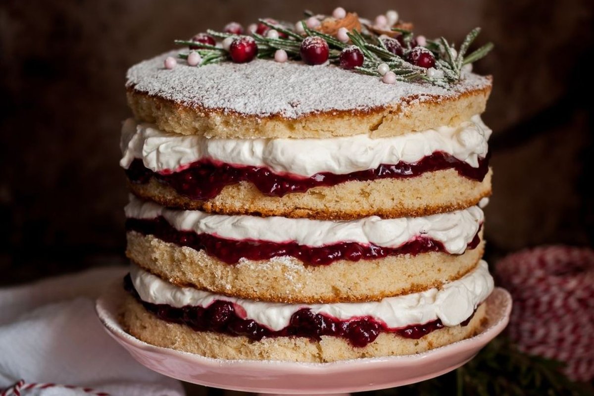 Шарлотка с творогом и яблоками