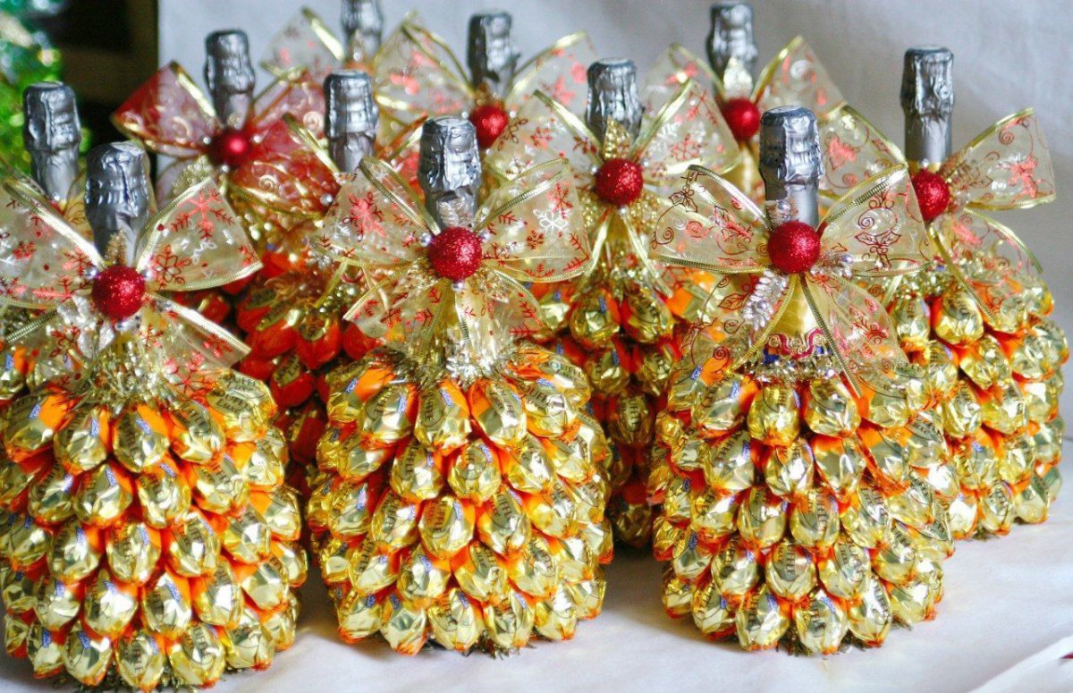 Ананас из конфет ананасных