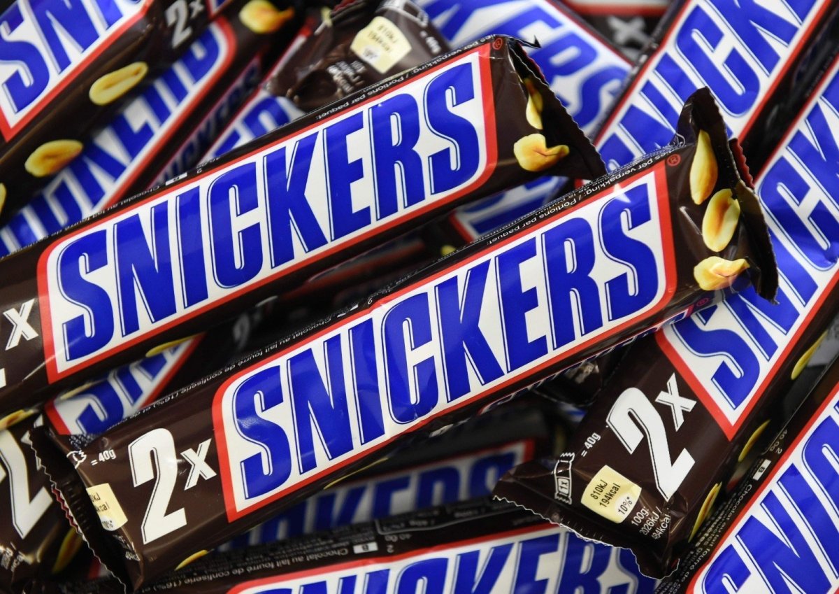 Шоколадный батончик snickers