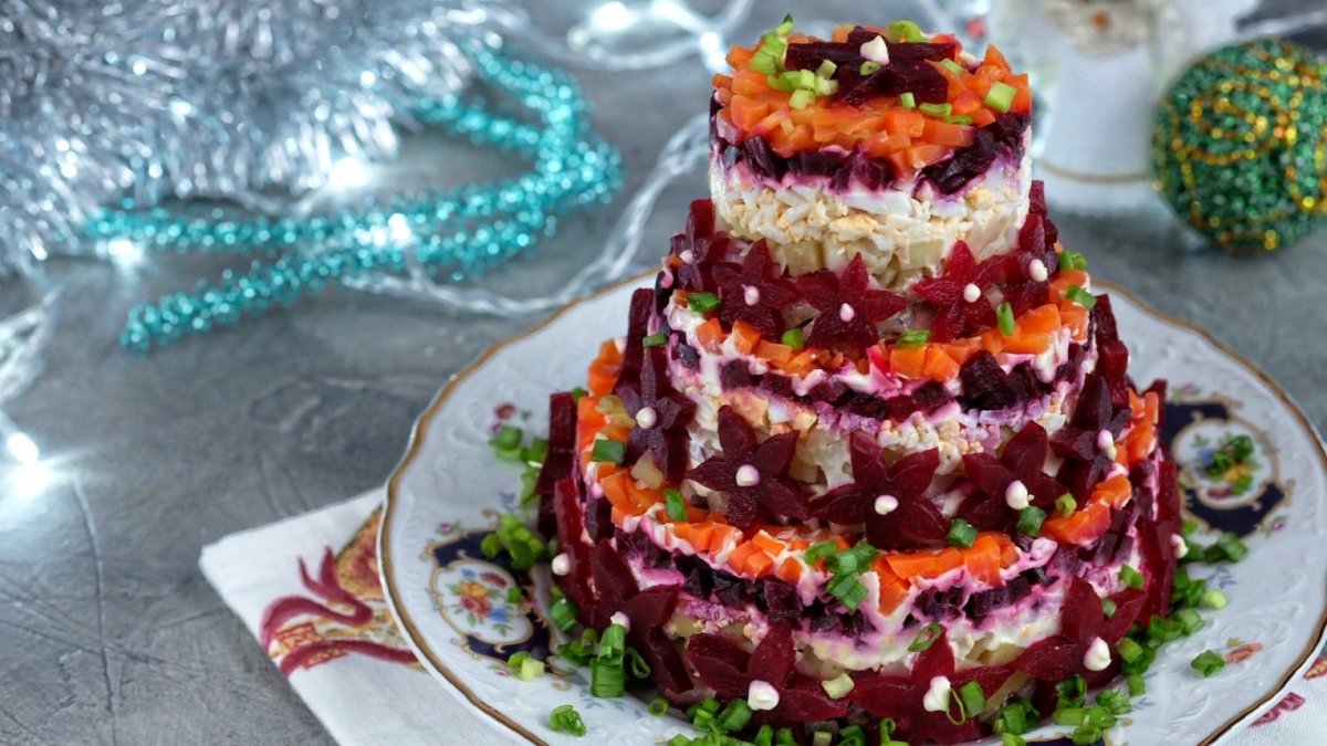 Салат с изюмом и грецкими орехами
