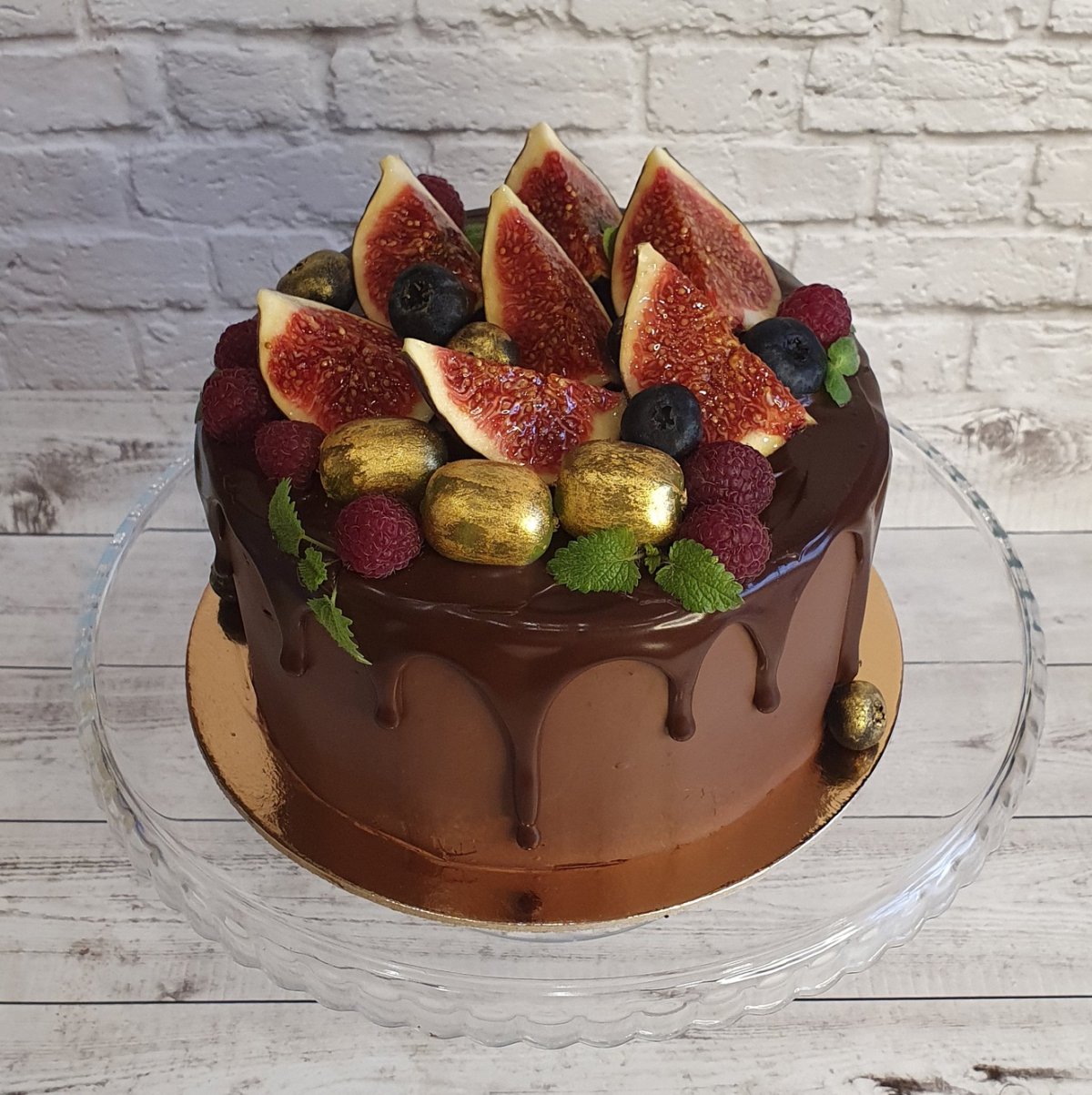 Cakes with toppings