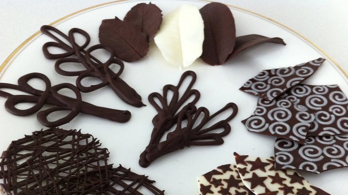 Снежинки из шоколада для украшения тортов