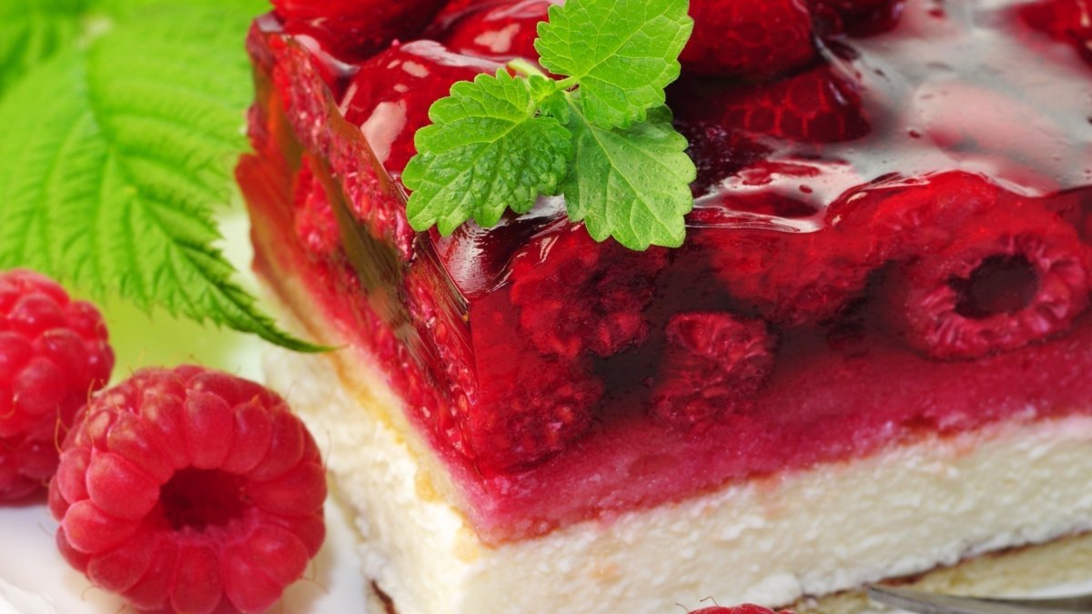Торт Клубничная горка с йогуртовым муссом