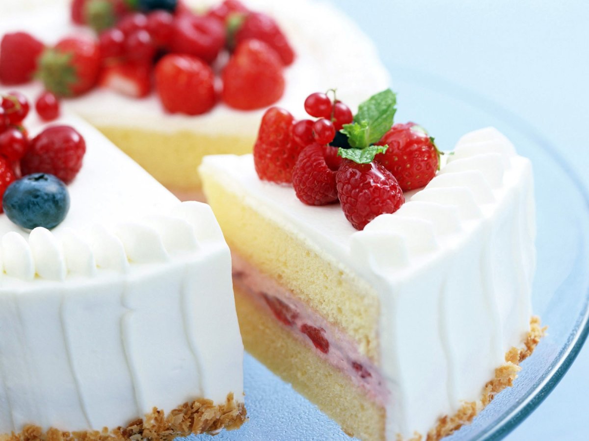 Пирожное с клубникой желе