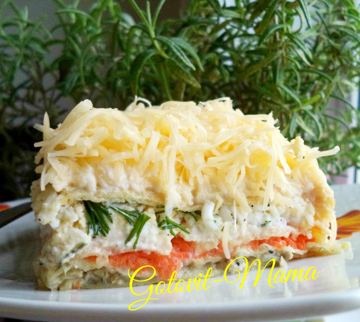 Закусочный блинный торт с красной рыбой