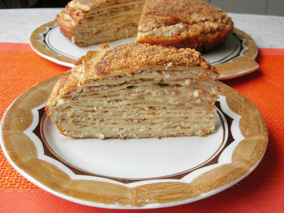 Блинный торт с курицей и грибами