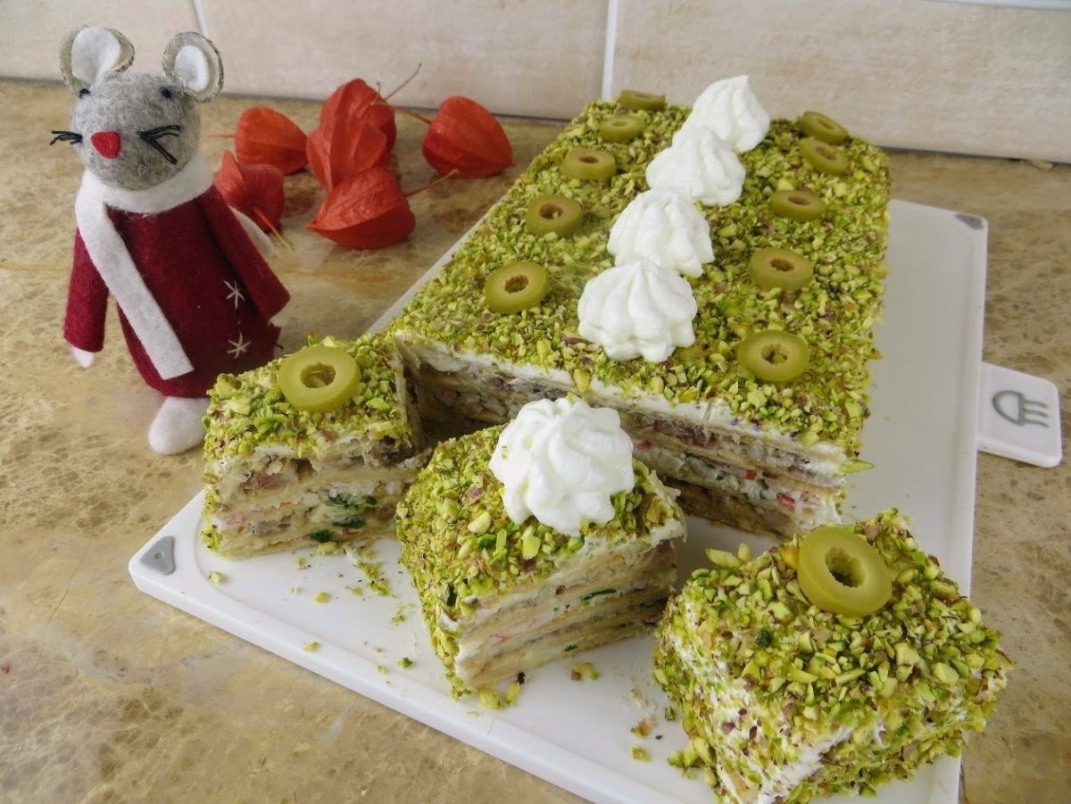 Мясной закусочный торт