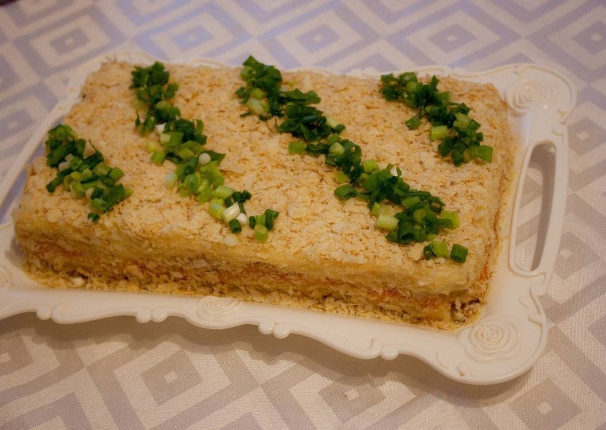 Мясной торт с вафельными коржами
