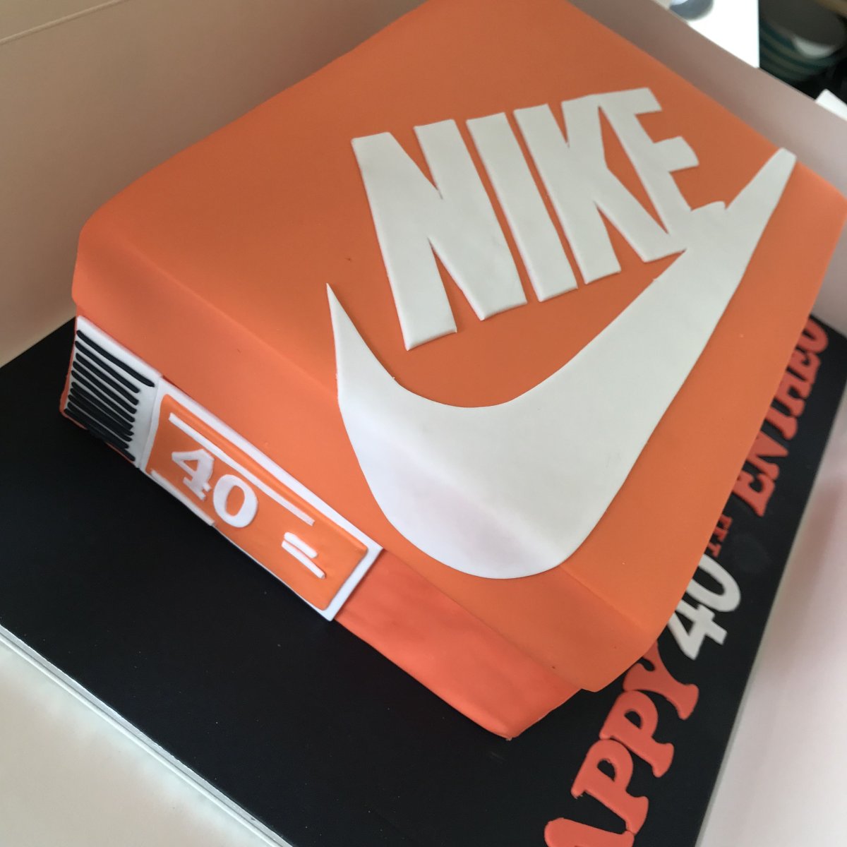 Картинка на торт Hey bro Nike Cake с мужчиной