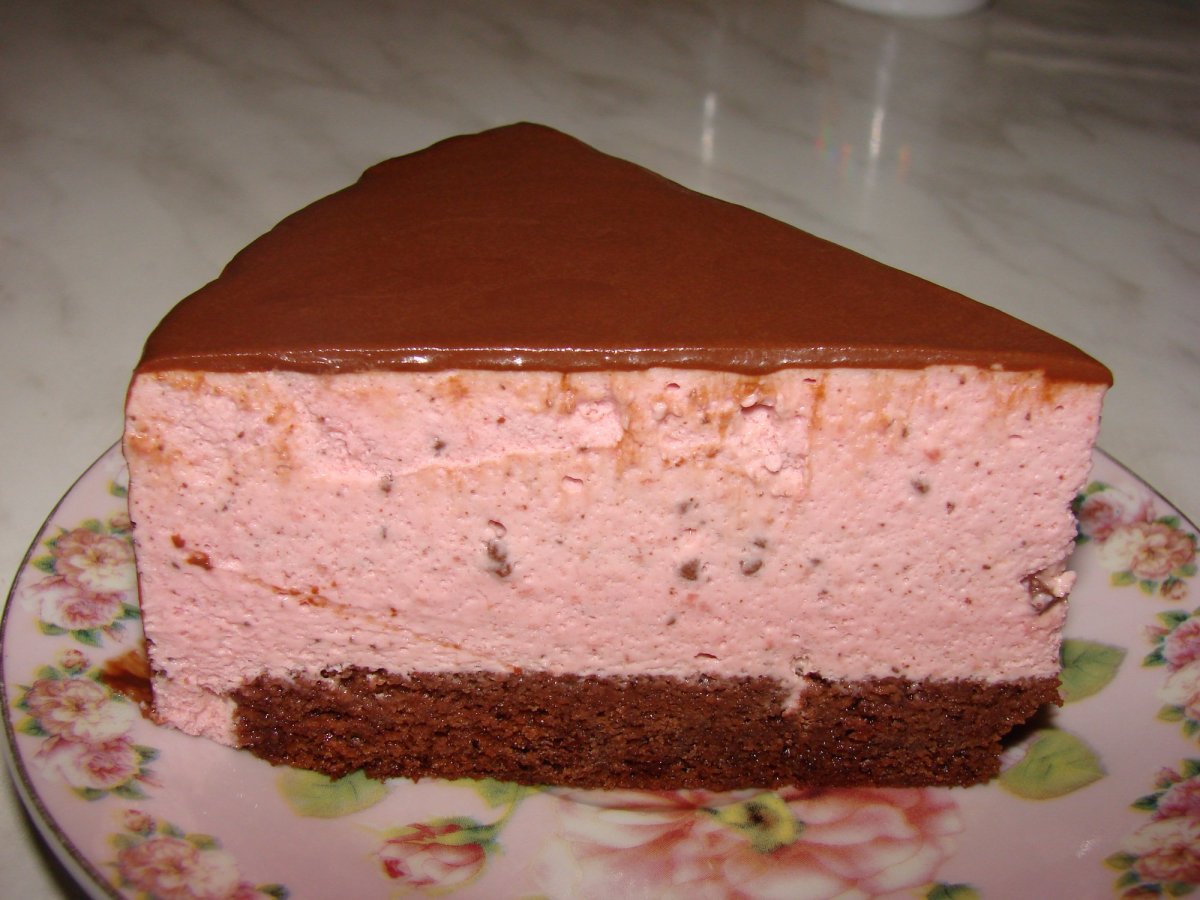 Муссовый торт клубничный пломбир