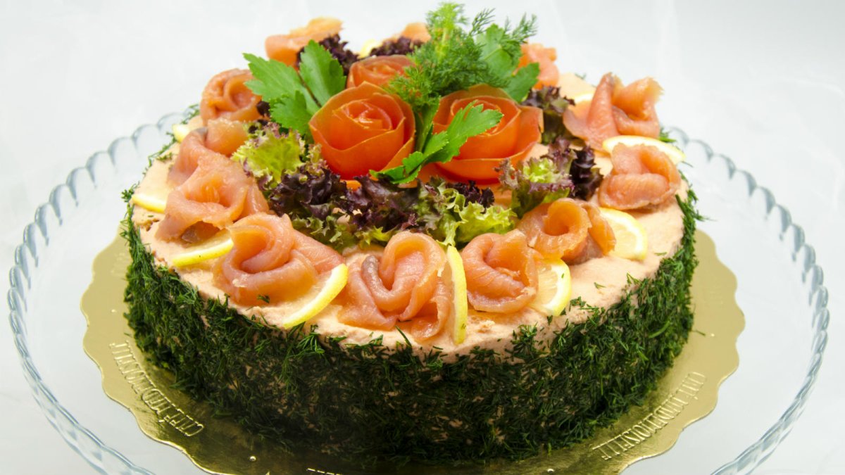 Изумрудный салат с киви и курицей