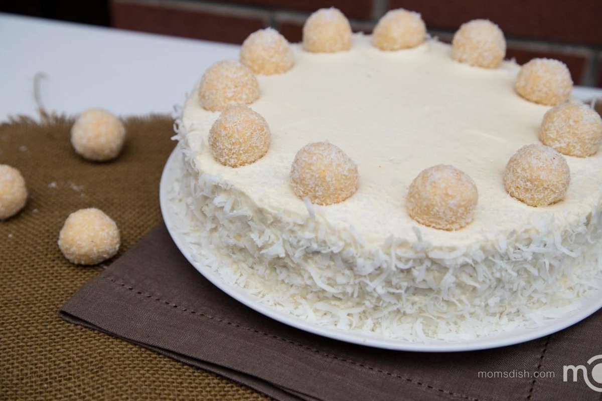 Торт с макаронами и ягодами