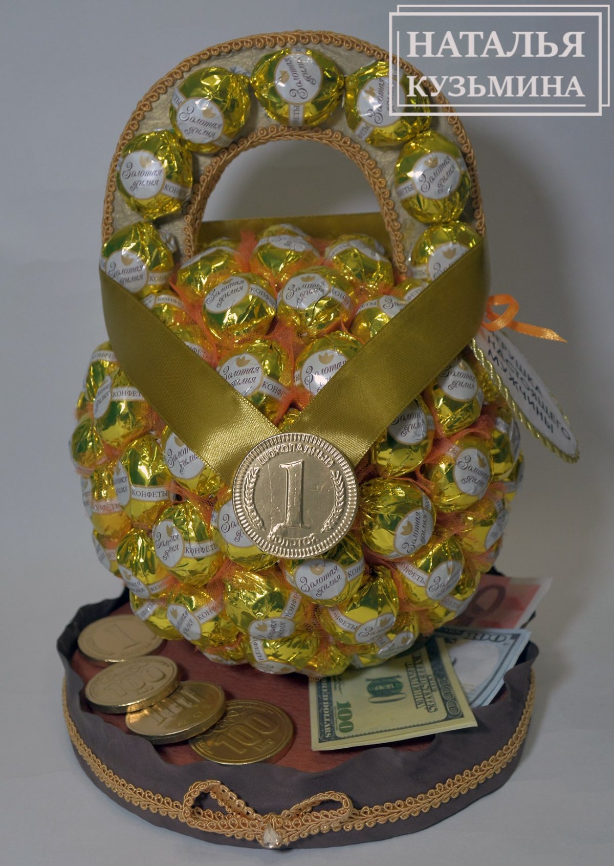 Подарок гиря из конфет