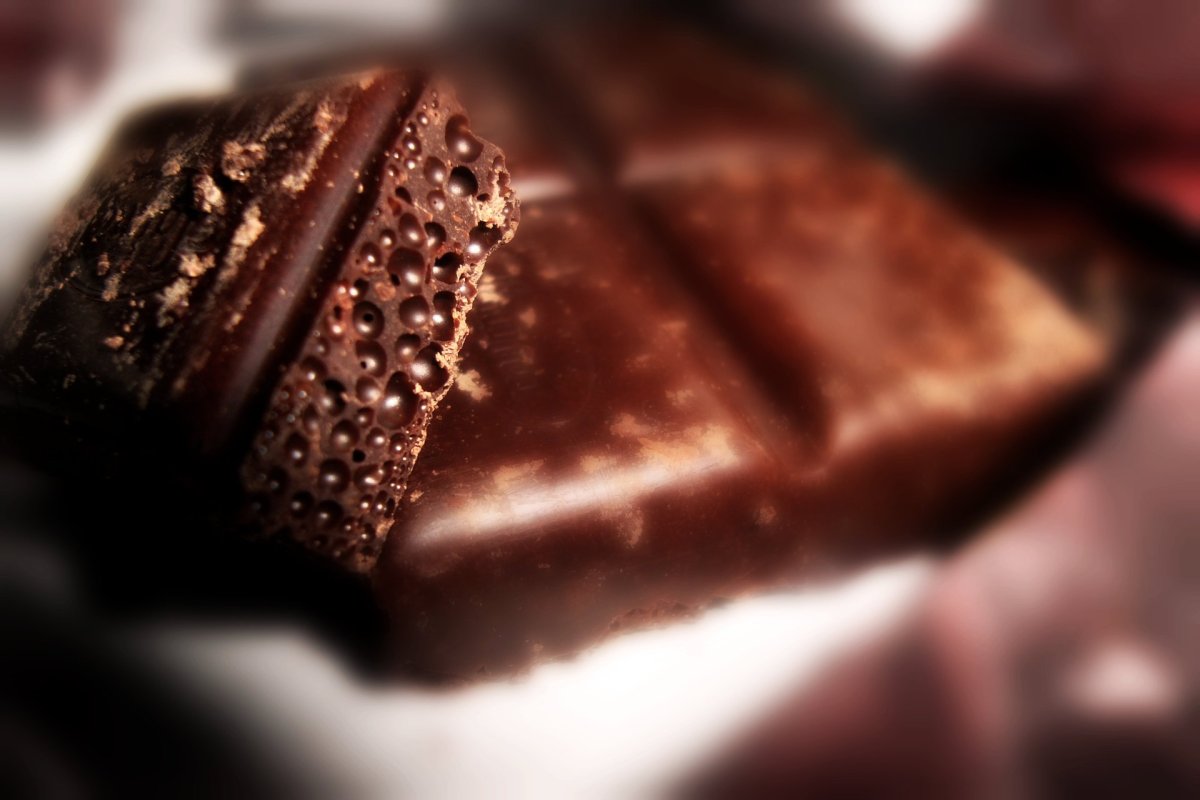 Темный сладкий шоколад