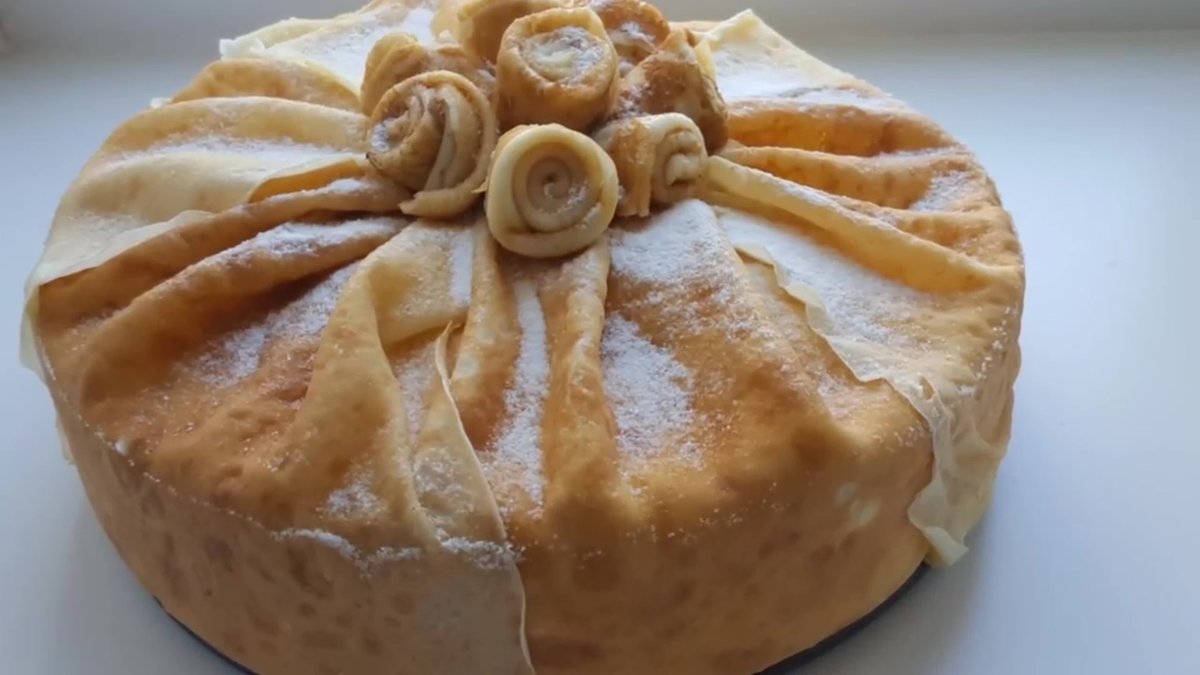 Блинный торт с творогом и сливками