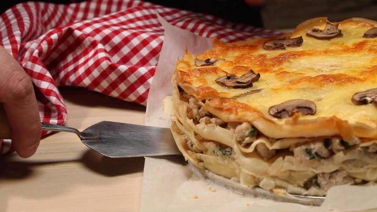 Блинчатый пирог с курицей