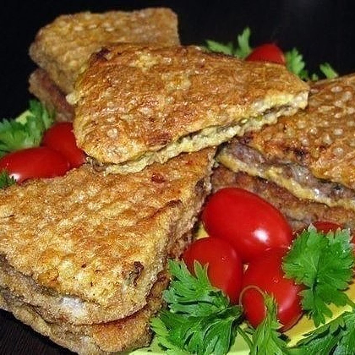 Закусочный Наполеон с рыбными консервами