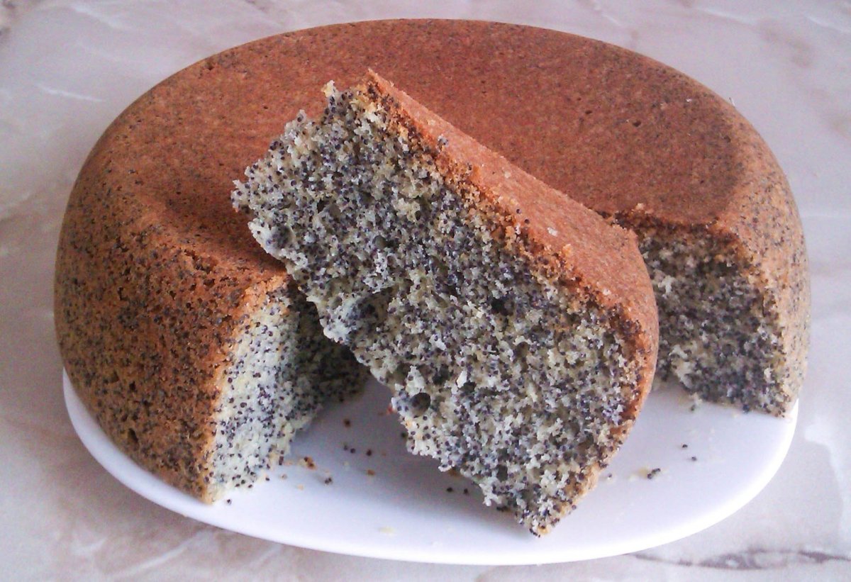 Торт с маковым бисквитом и лимонным курдом