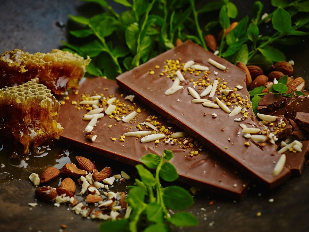 Шоколад Ritter Sport "миндаль в карамели" молочный