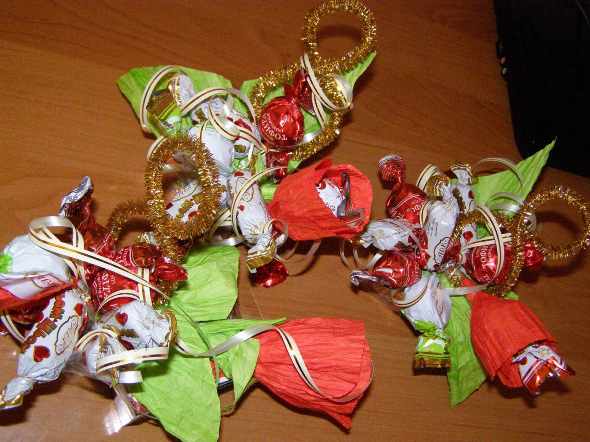 Подарок из конфет