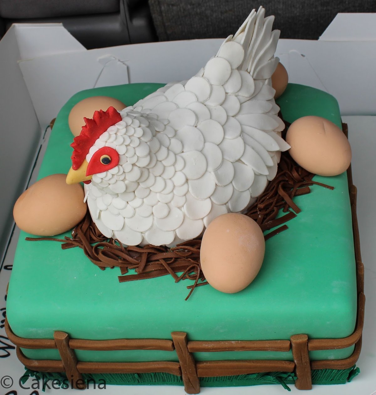 Торт детский с курицами