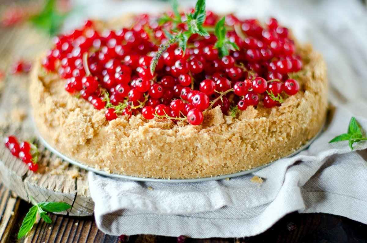 Торт с красной смородиной