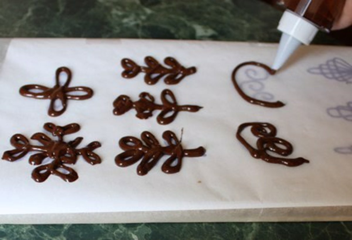 Бабочки из шоколада на торт