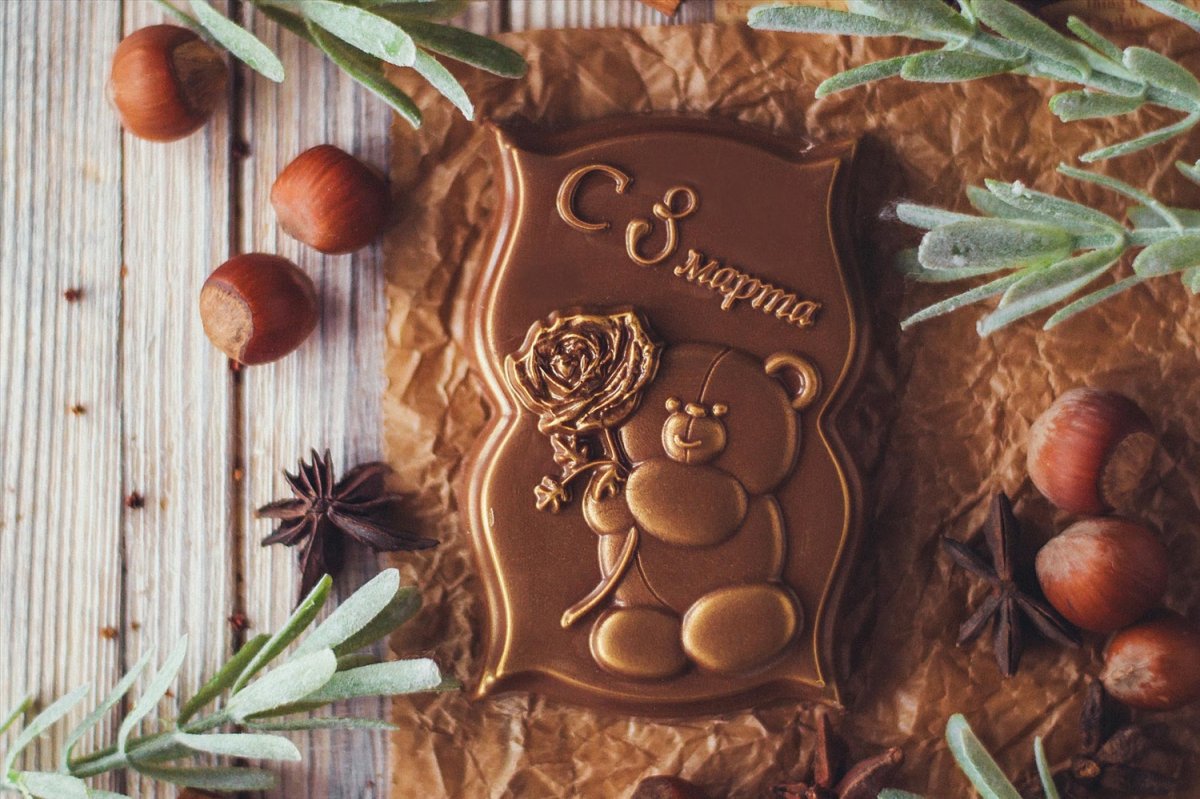 Шоколад молочный "пекан и брусника"