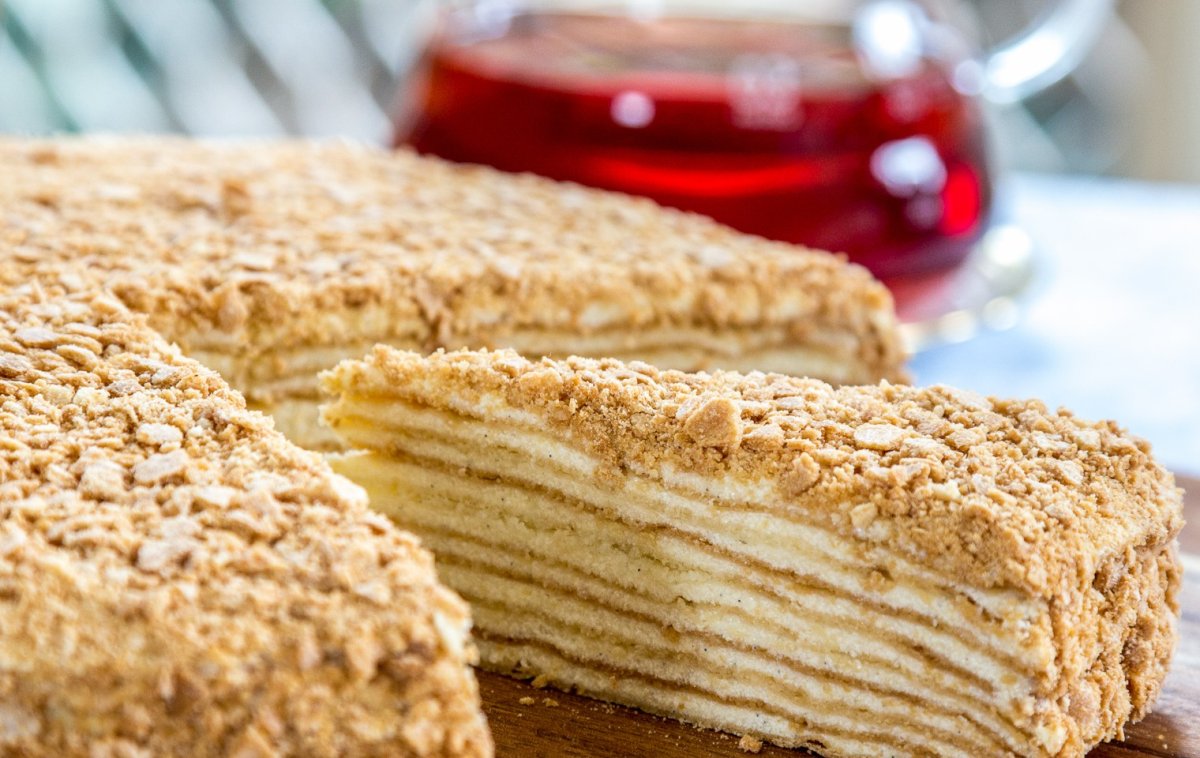 Мясной торт с вафельными коржами
