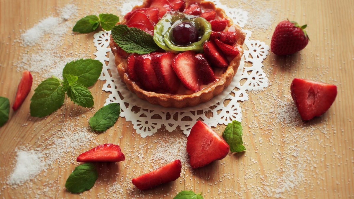 Пирожное корзиночка с клубникой