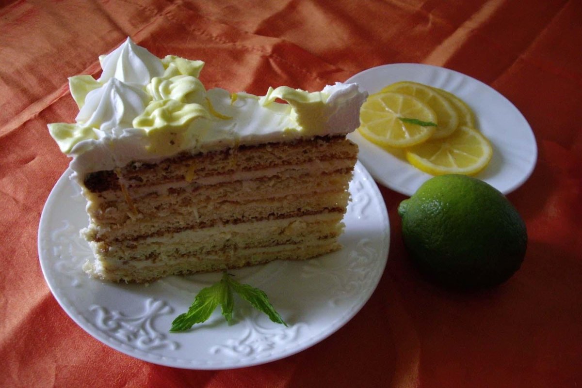 Бисквитный торт с лимонным курдом и кремом чиз