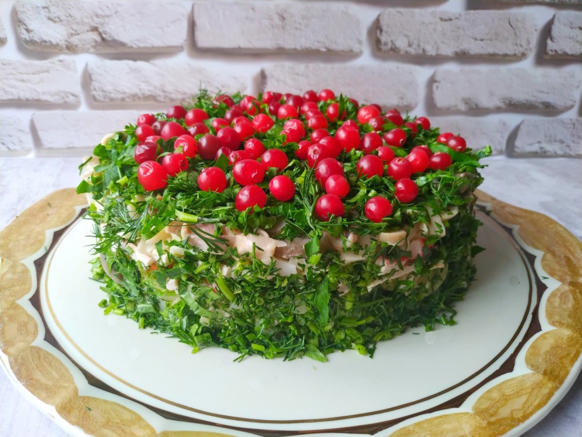 Салат чёрная Жемчужина с черносливом