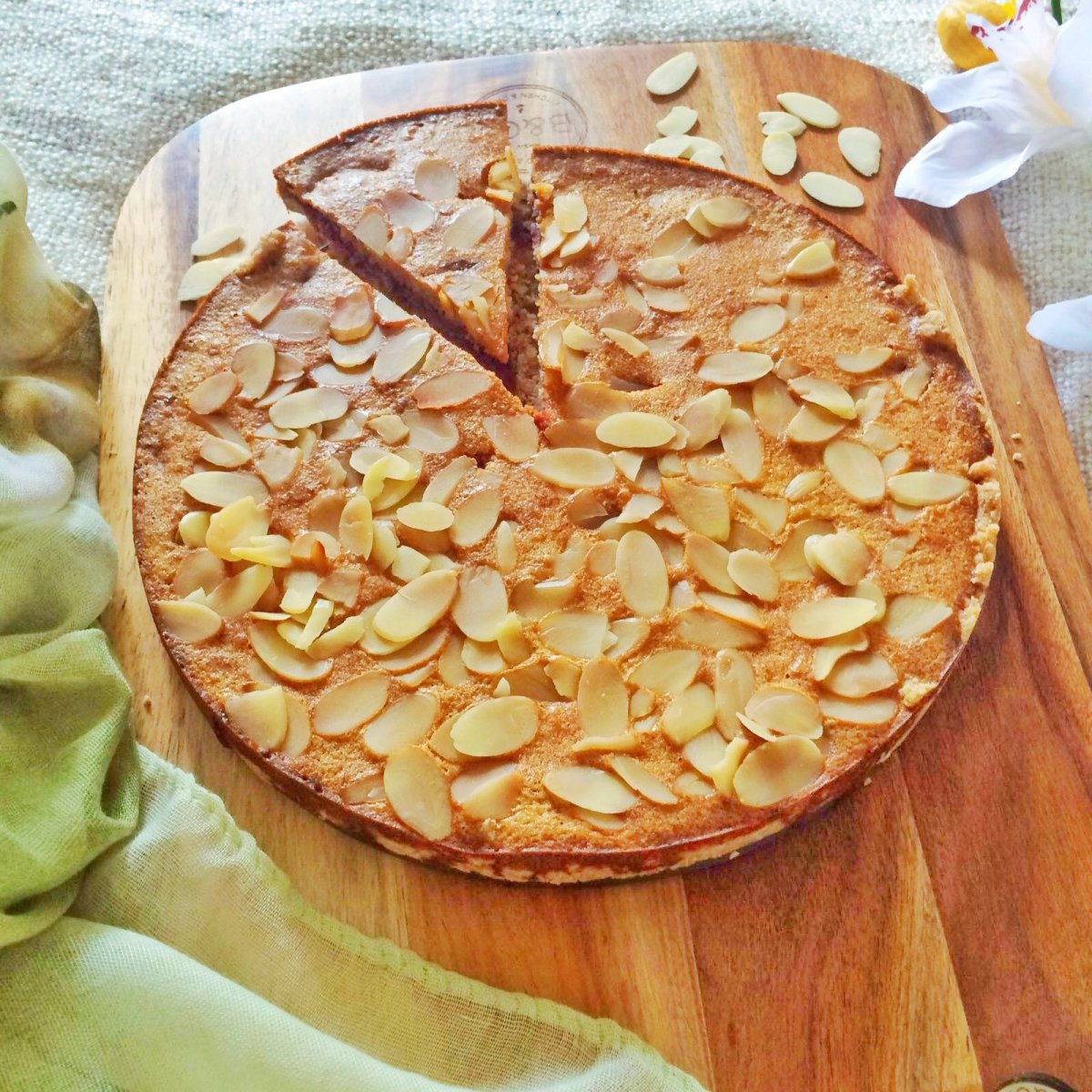 Миндальные лепестки