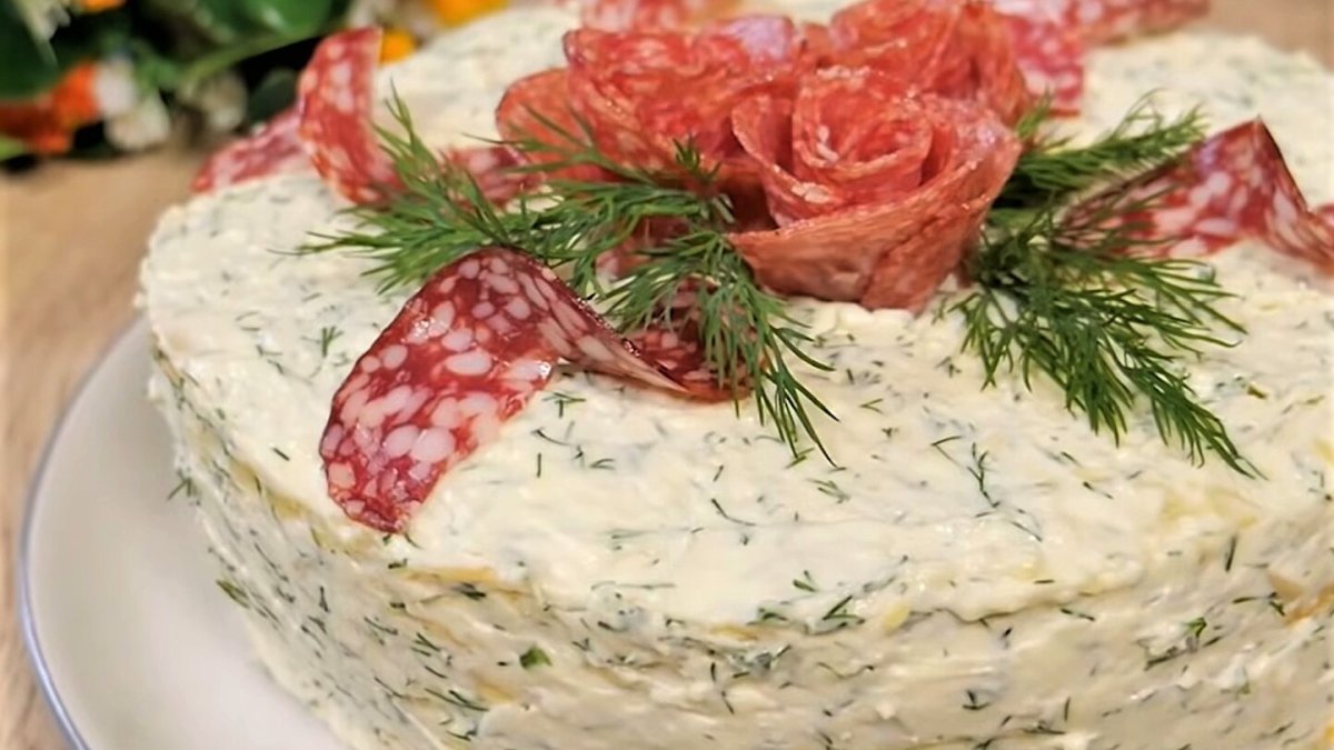 Закусочный блинный торт с красной рыбой