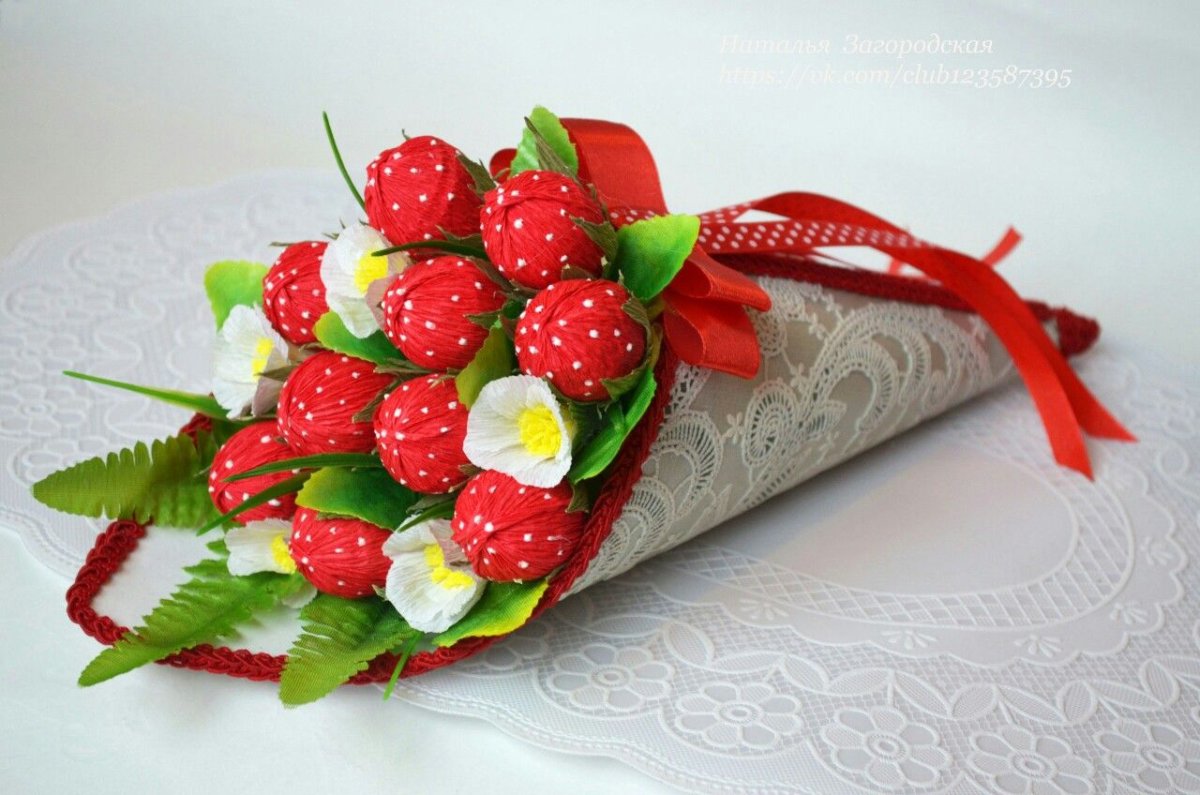 Букет из клубники и конфет