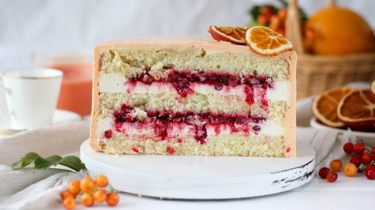 Морковный торт с брусникой