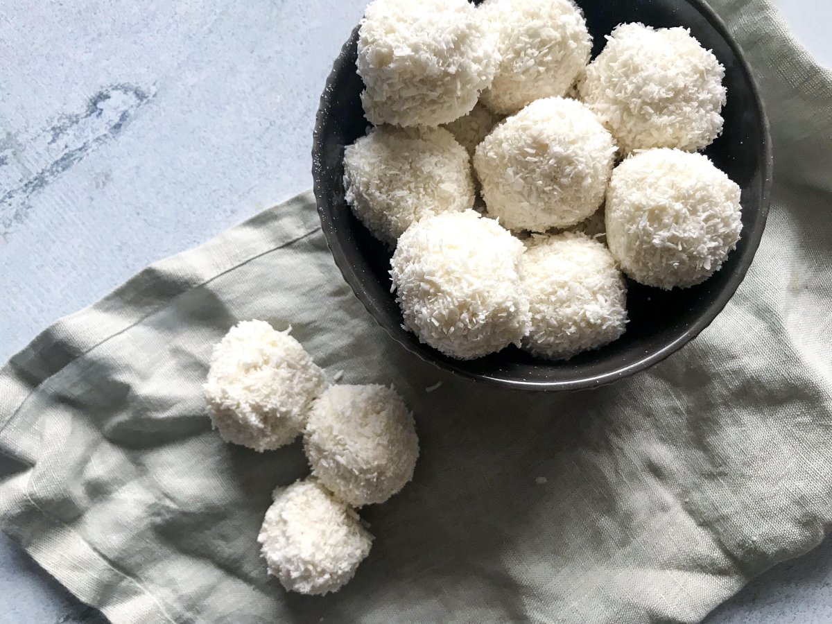 Творожные шарики с клубникой