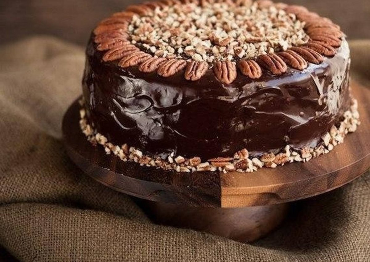 Украсить торт орехами