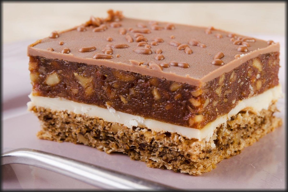 Торт с рыбками и сметаной и бананом и киви