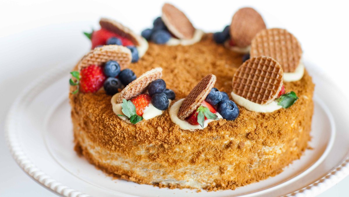 Торт медовик Cheeseberry