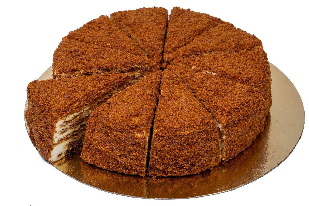 Торт с медовыми коржами и кремом чиз